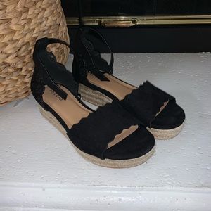 Torrid Size 8 WIDE Black Platform Sandals